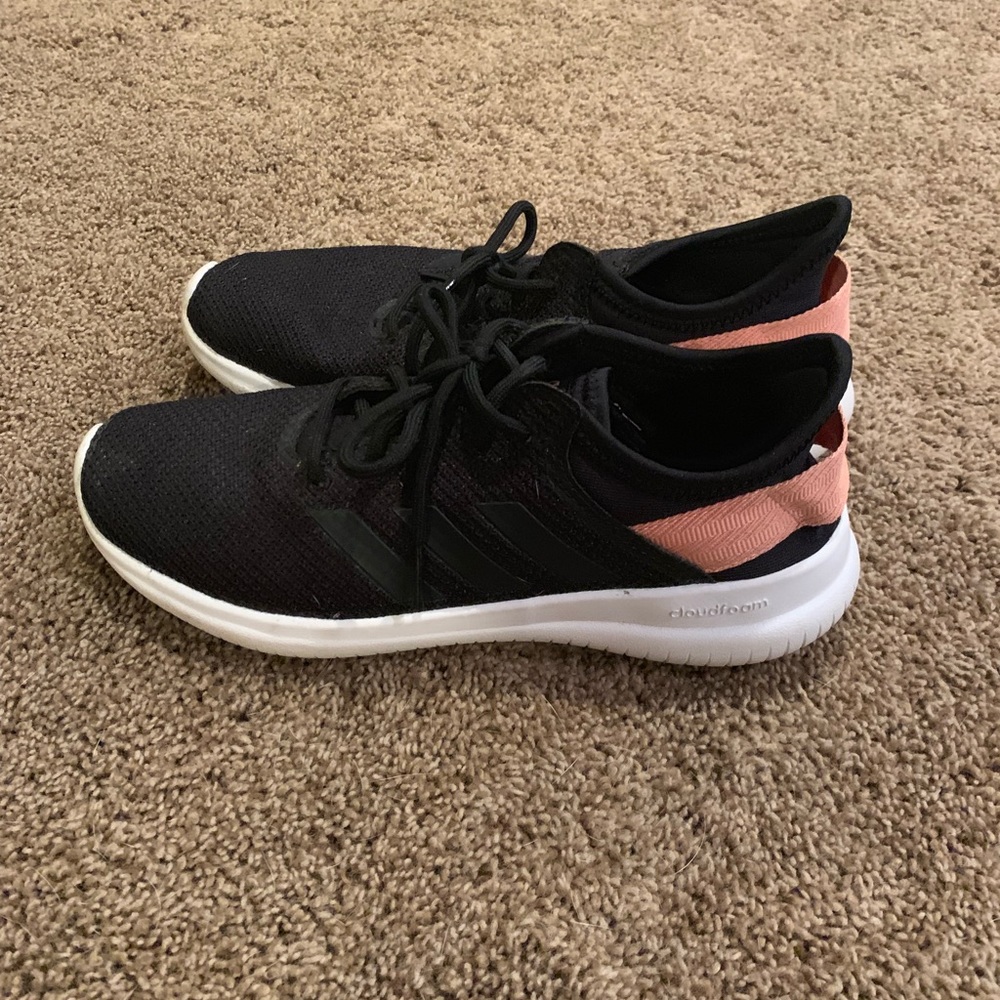 7.5 Adidas Cloudfoam Black / Coral Sneaker